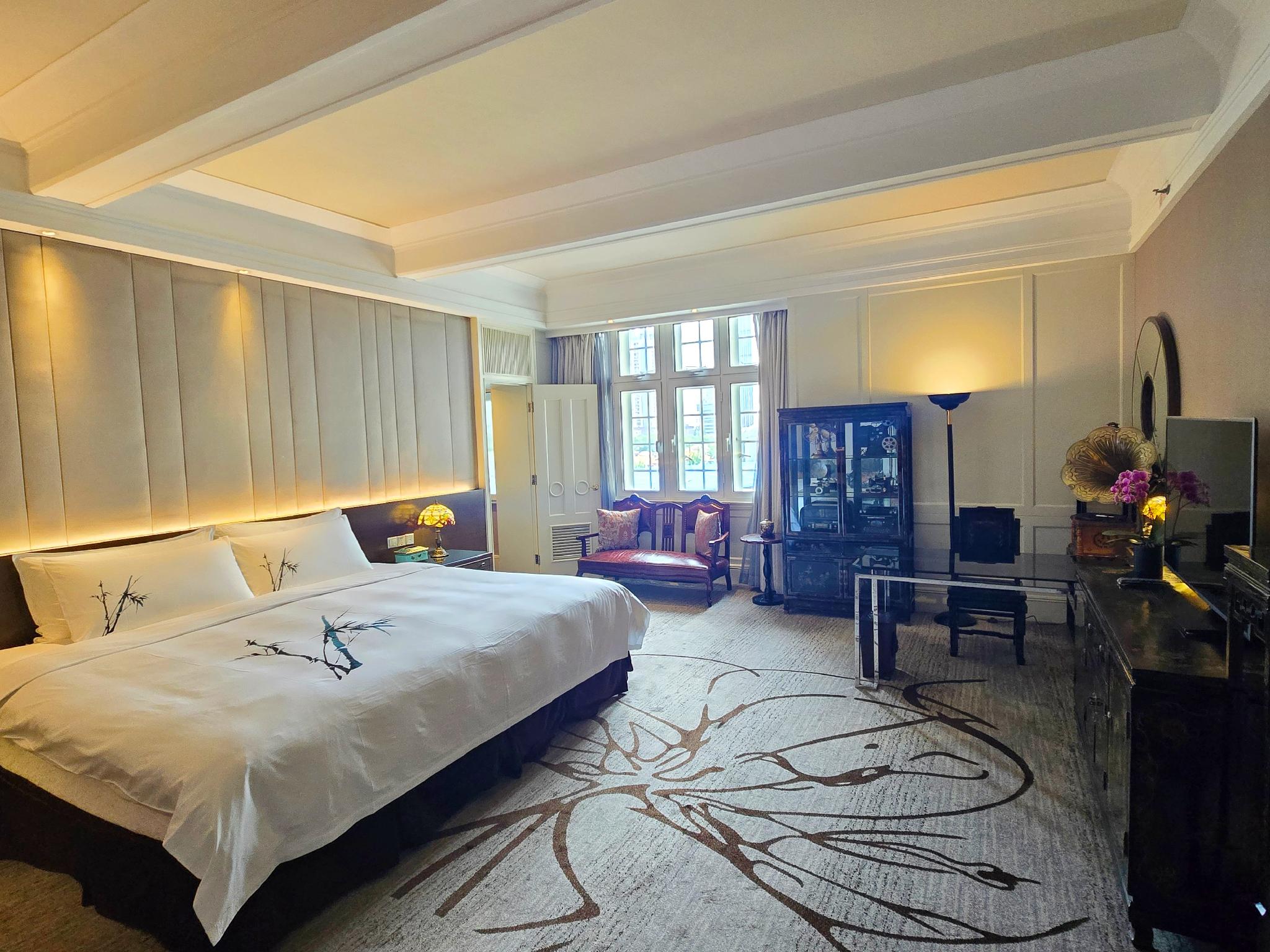 Theme, Premier, Deluxe, King Bed