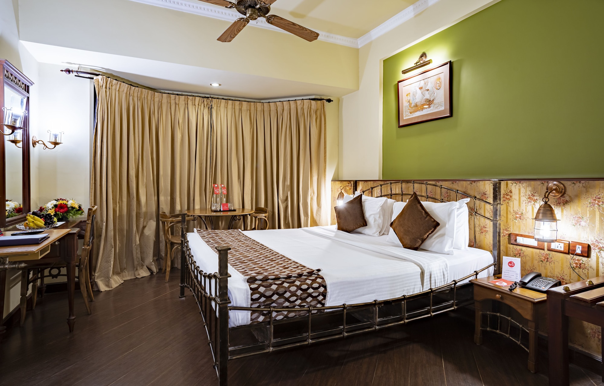 DELUXE, DOUBLE OR TWIN BED