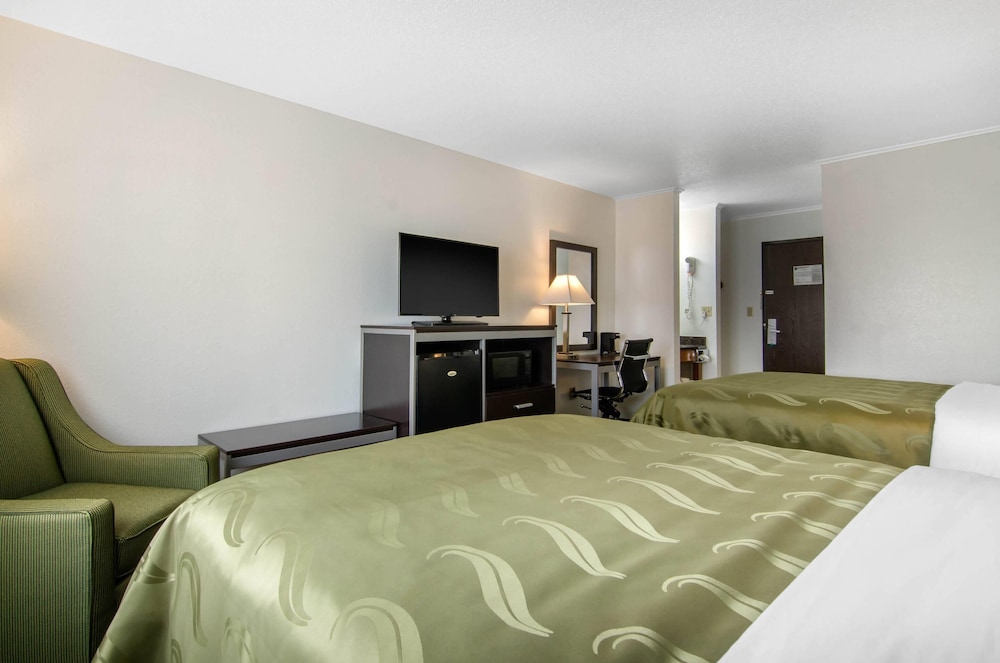 غرفة قياسية بسريرين كوين، Quality Inn Russell, KS 8/10