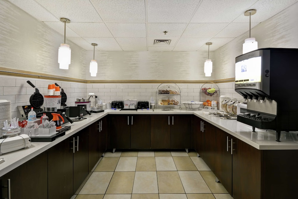 Hampton Inn Detroit/Madison Heights/South Troy 45/56