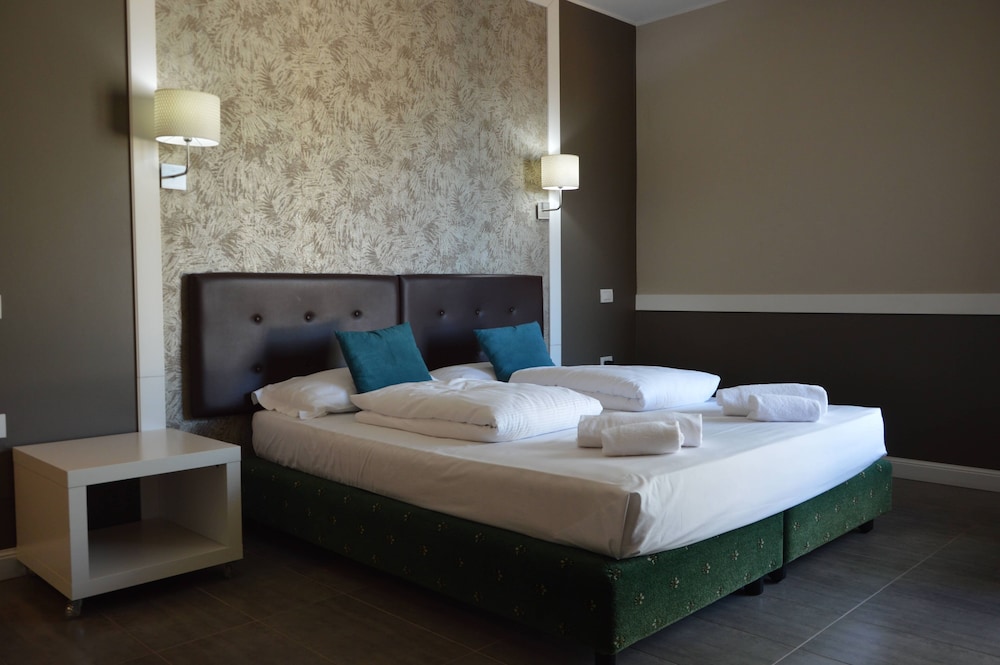 Blue Dream Hotel 12/58