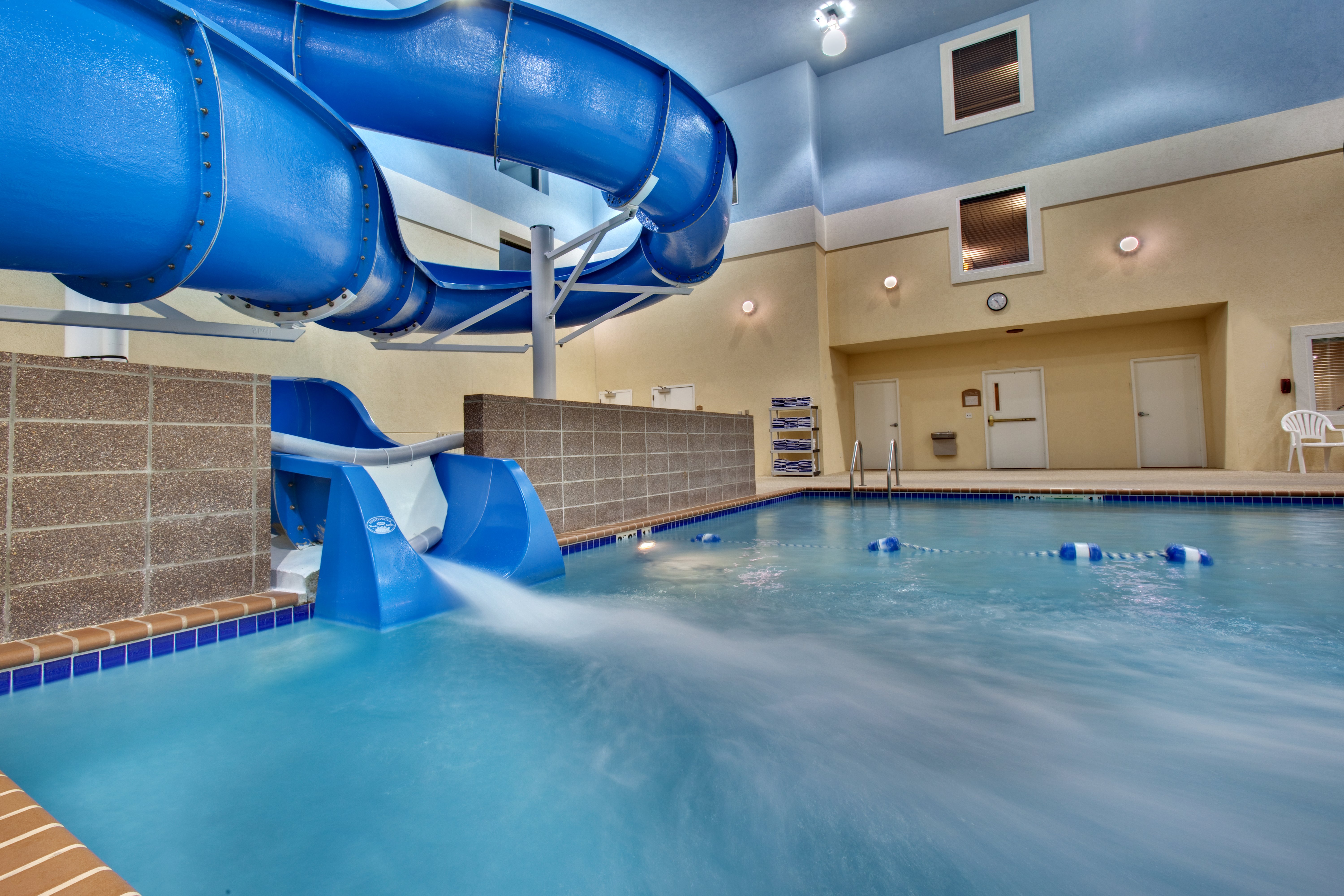 Holiday Inn Express Hotel And Suites Brookings 33/66