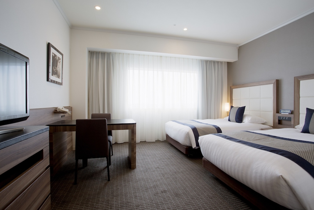 ROOM, TWIN BEDS
