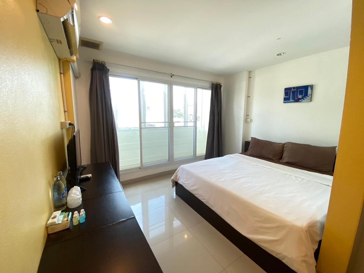 Standard, Double Bed, Partial City View