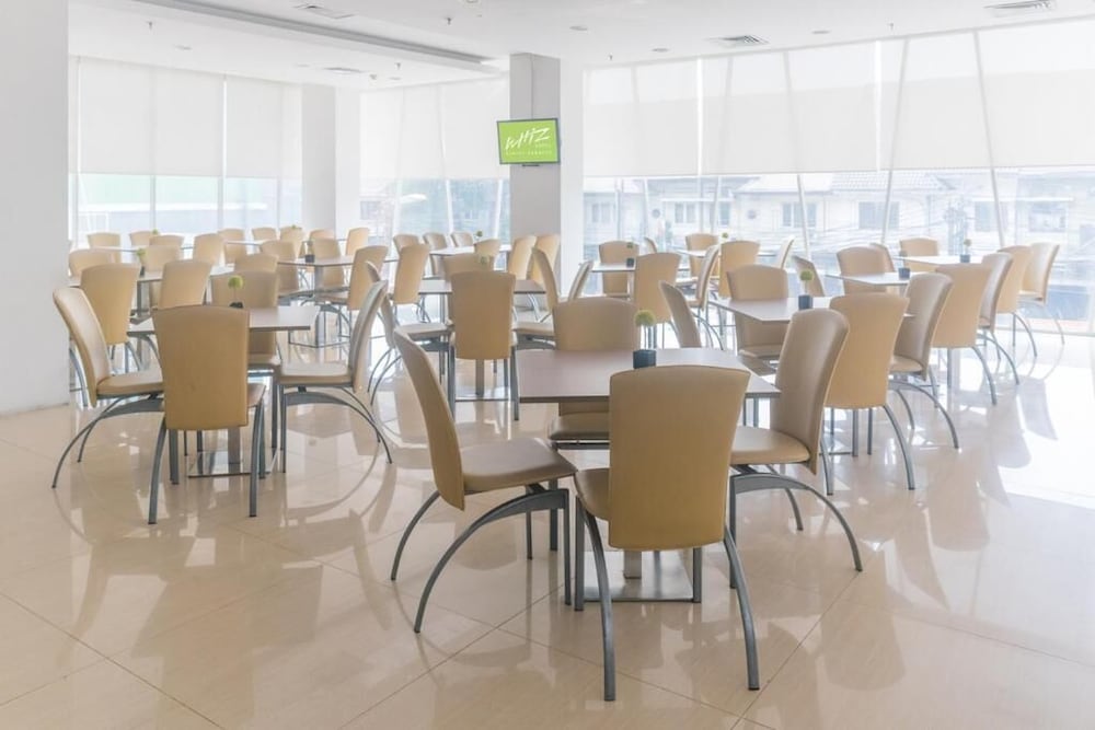 Whiz Hotel Cikini 53/62