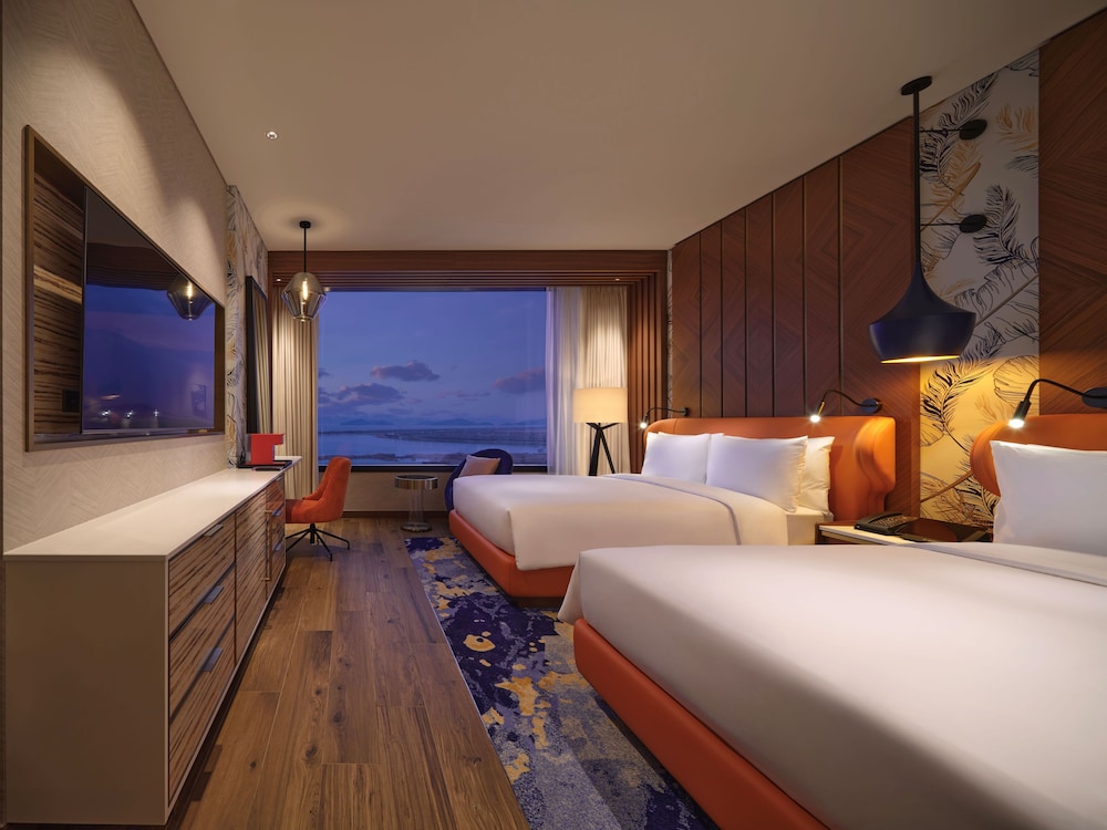 Splash, Tower, Lake, Deluxe, 2 Queen Beds
