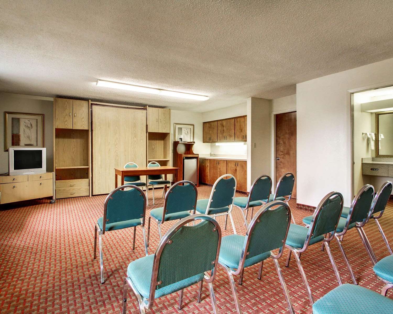 Quality Inn & Suites Clinton - Jackson West 27/28