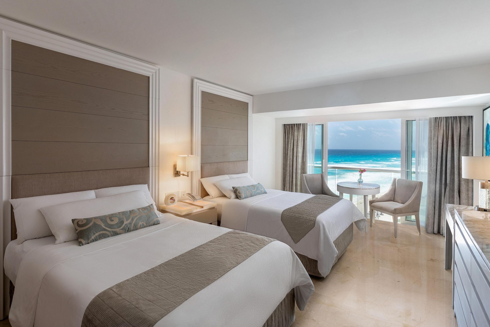 ROYAL, DELUXE, 2 DOUBLE BEDS, OCEAN VIEW