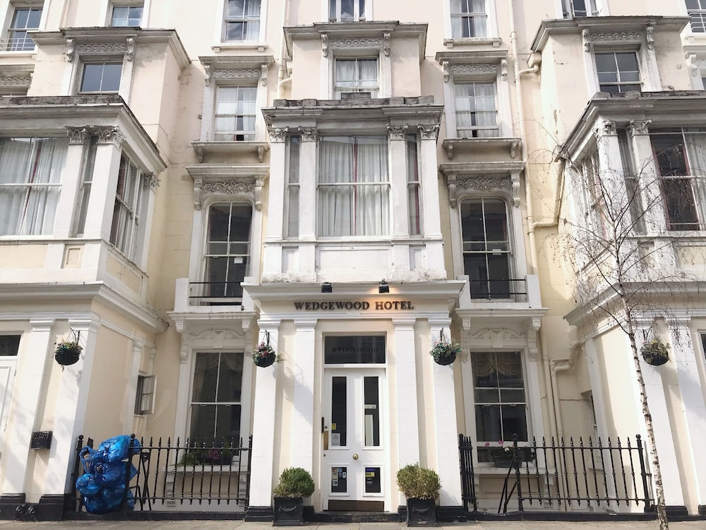 Wedgewood Hotel 2/66