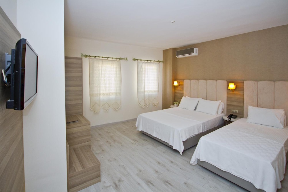 The Hotel 48 13/49
