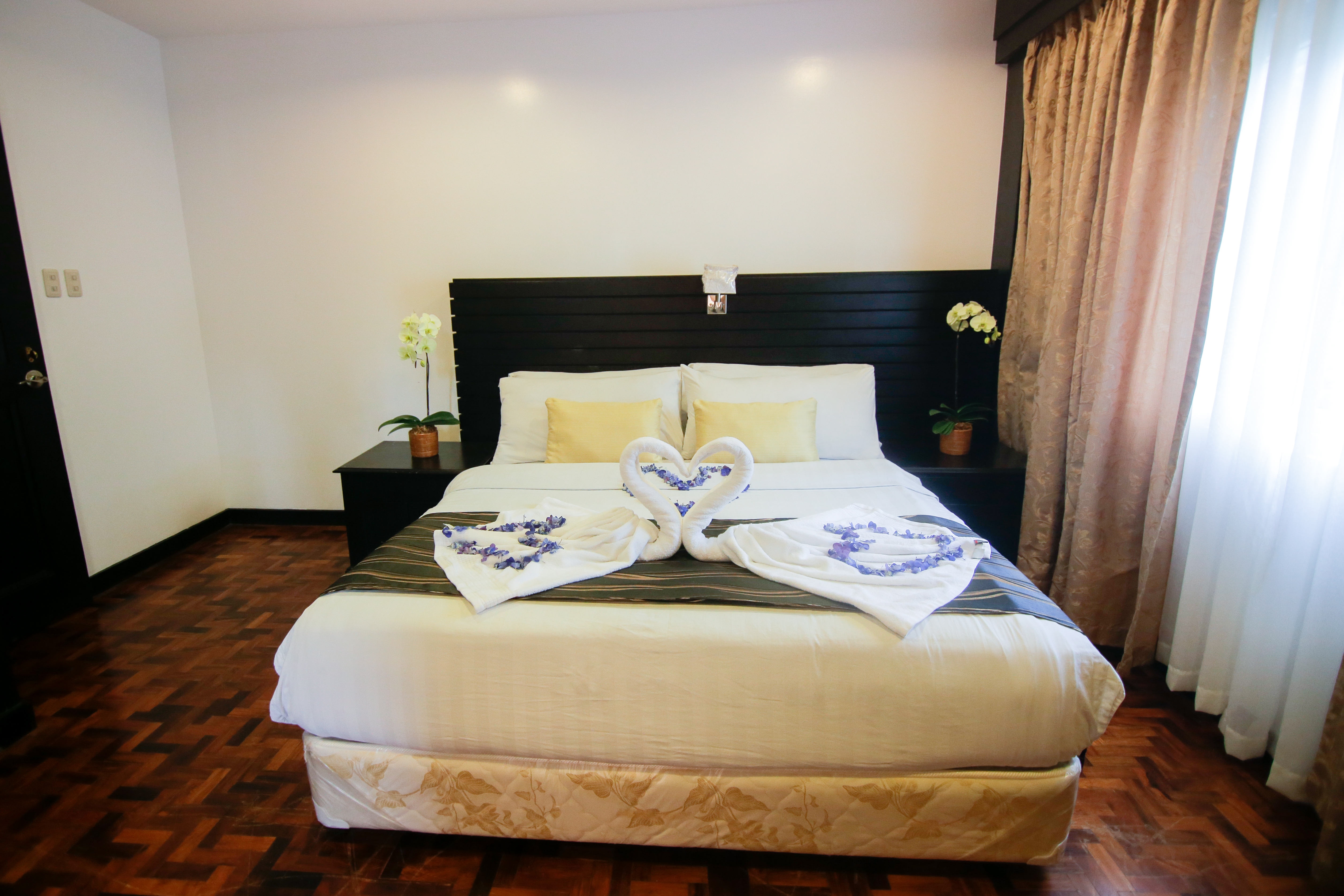 Skylight, 2 Bedrooms, Suite