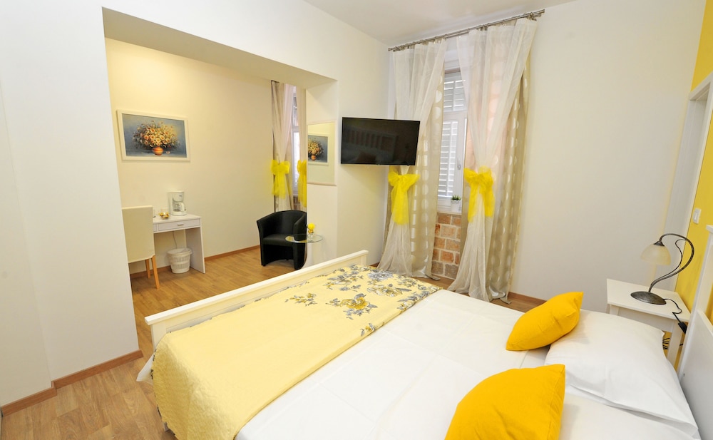 Nirvana Luxury Rooms 53/82