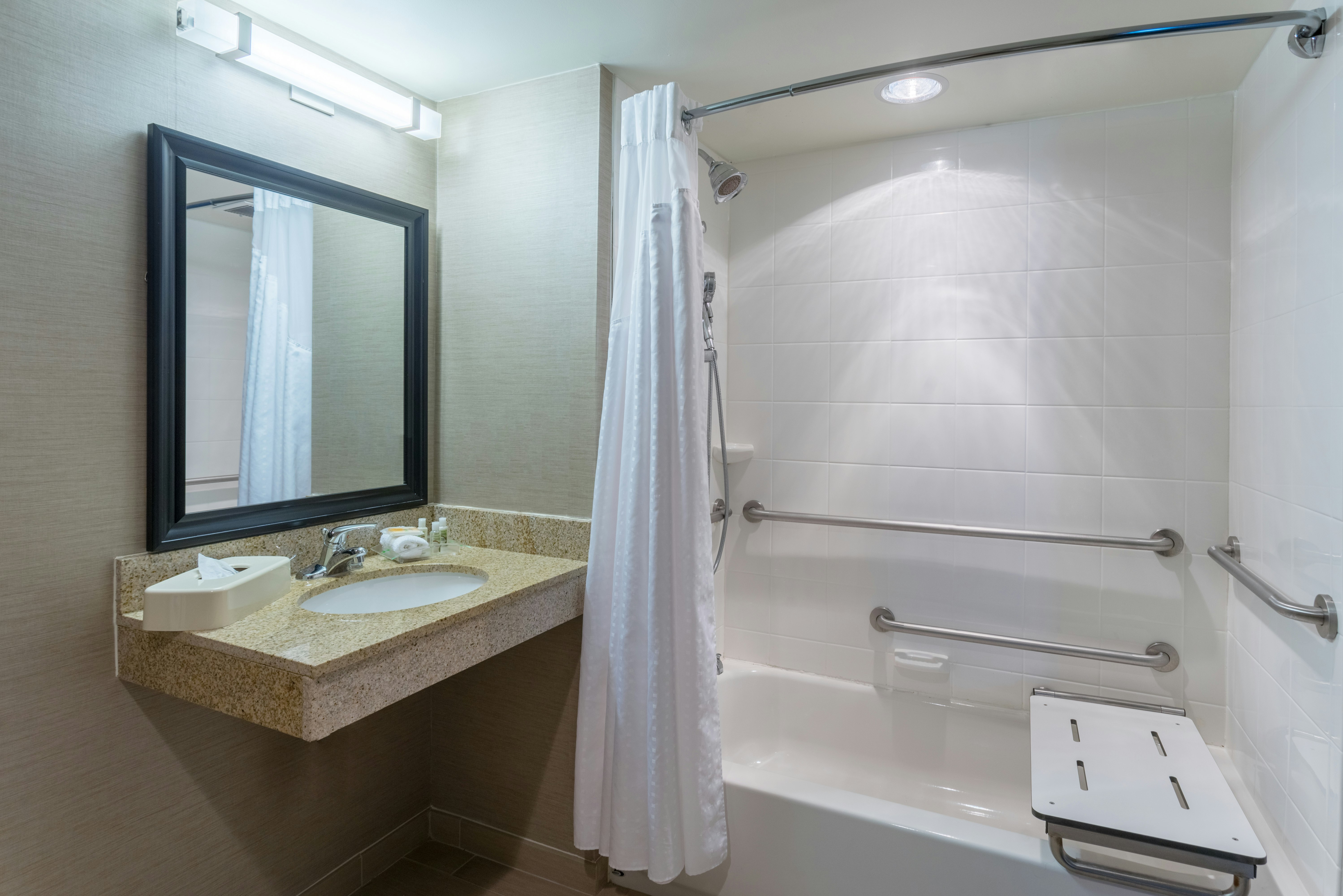 Holiday Inn Harrisburg - Hershey Area, I-81 by IHG 75/76