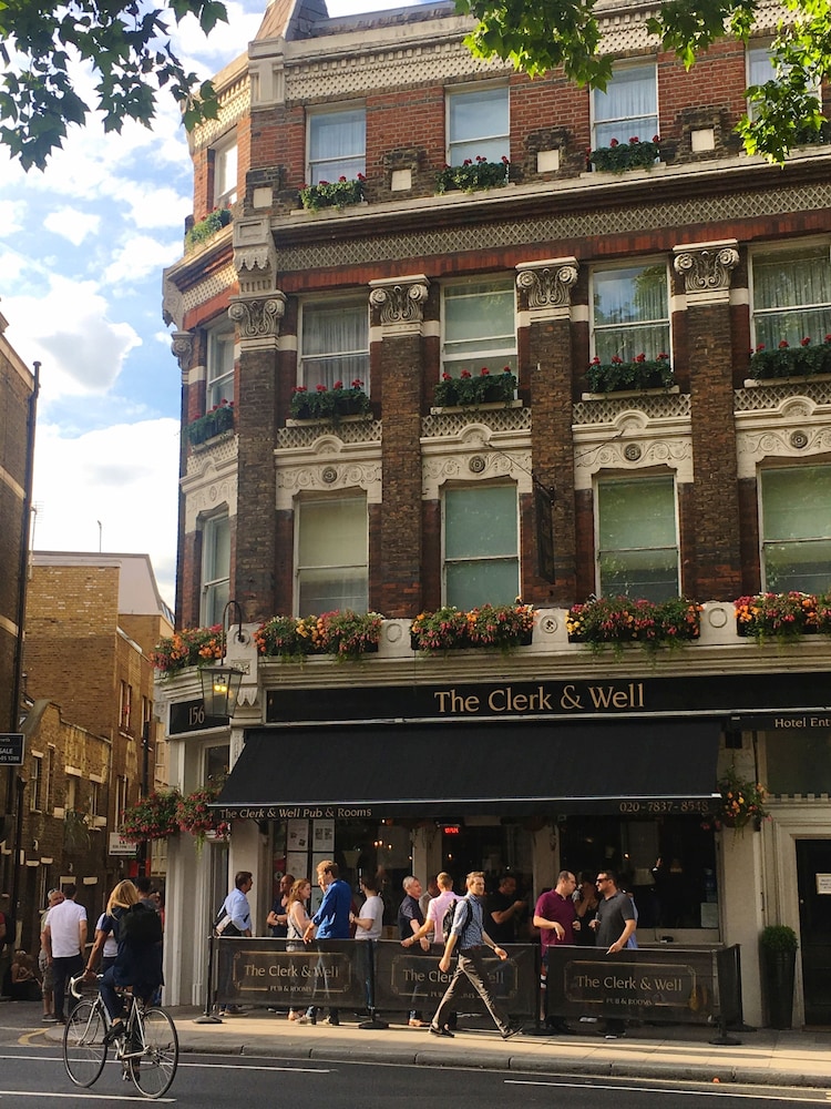 The Clerk &amp; Well Pub &amp; Rooms 2/52