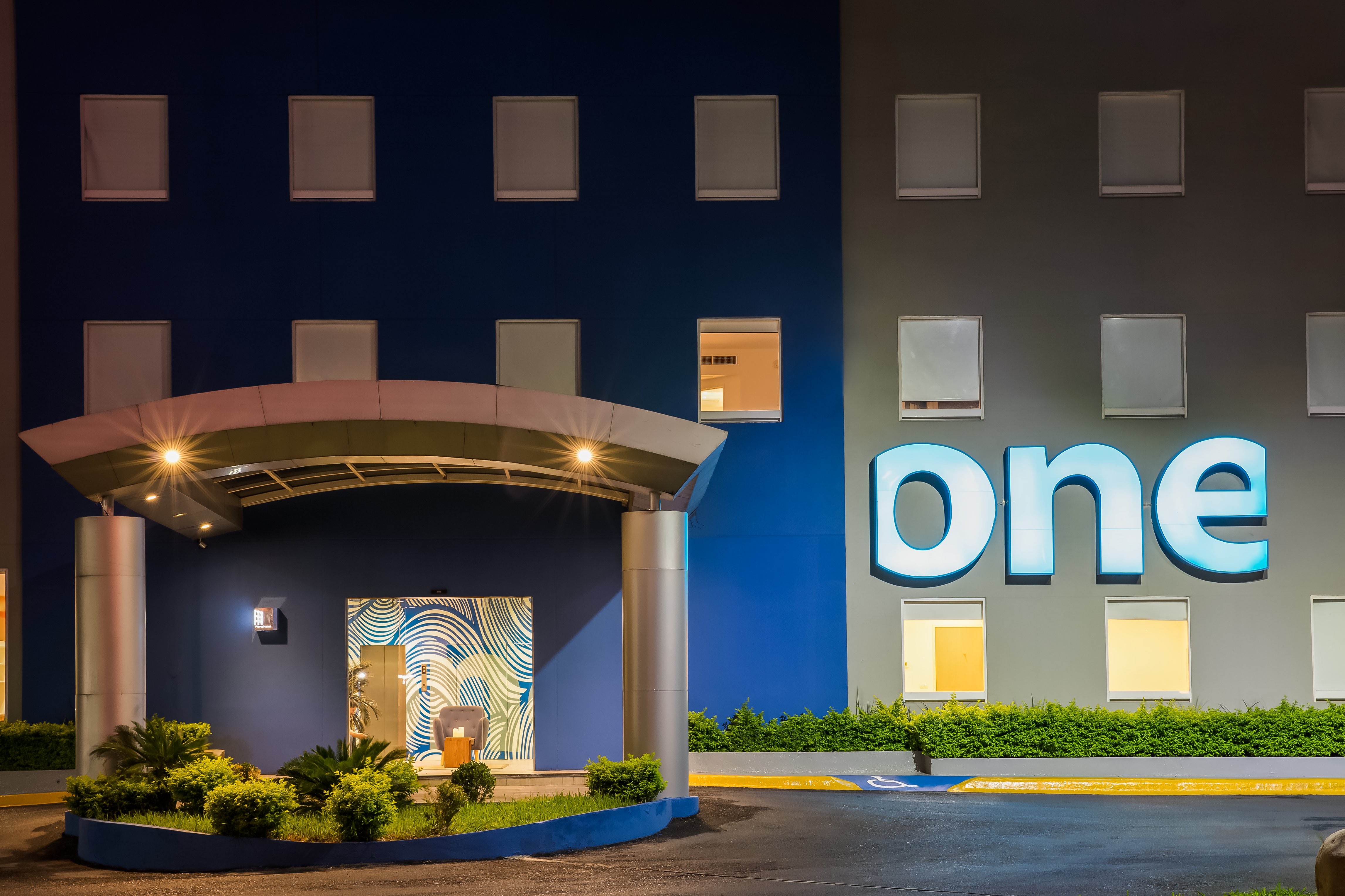 One Monterrey Aeropuerto 6/50