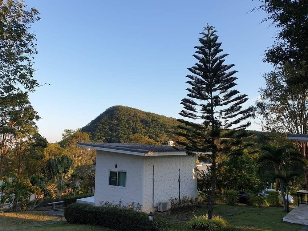 Whiterock Resort Pakchong 18/48