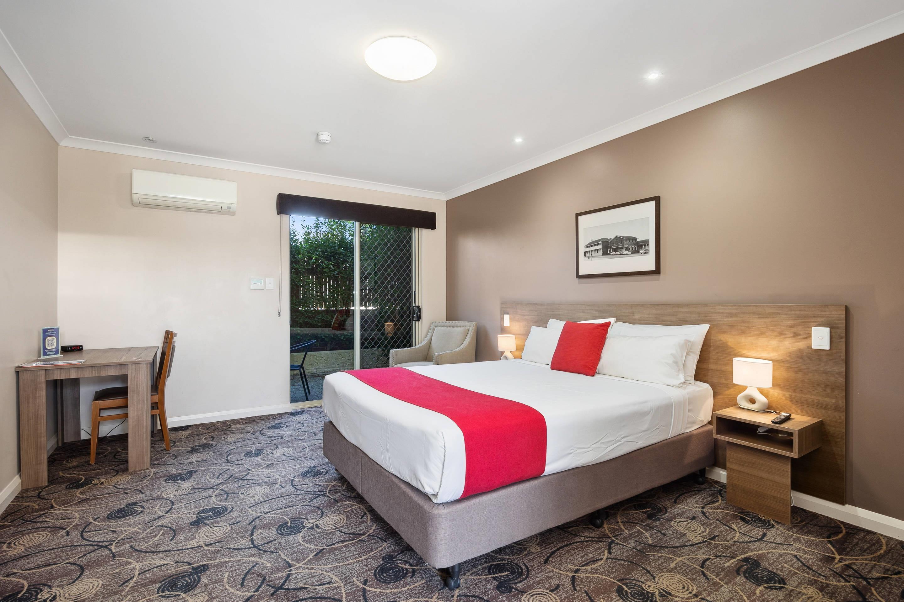UPGRADE, QUEEN BED