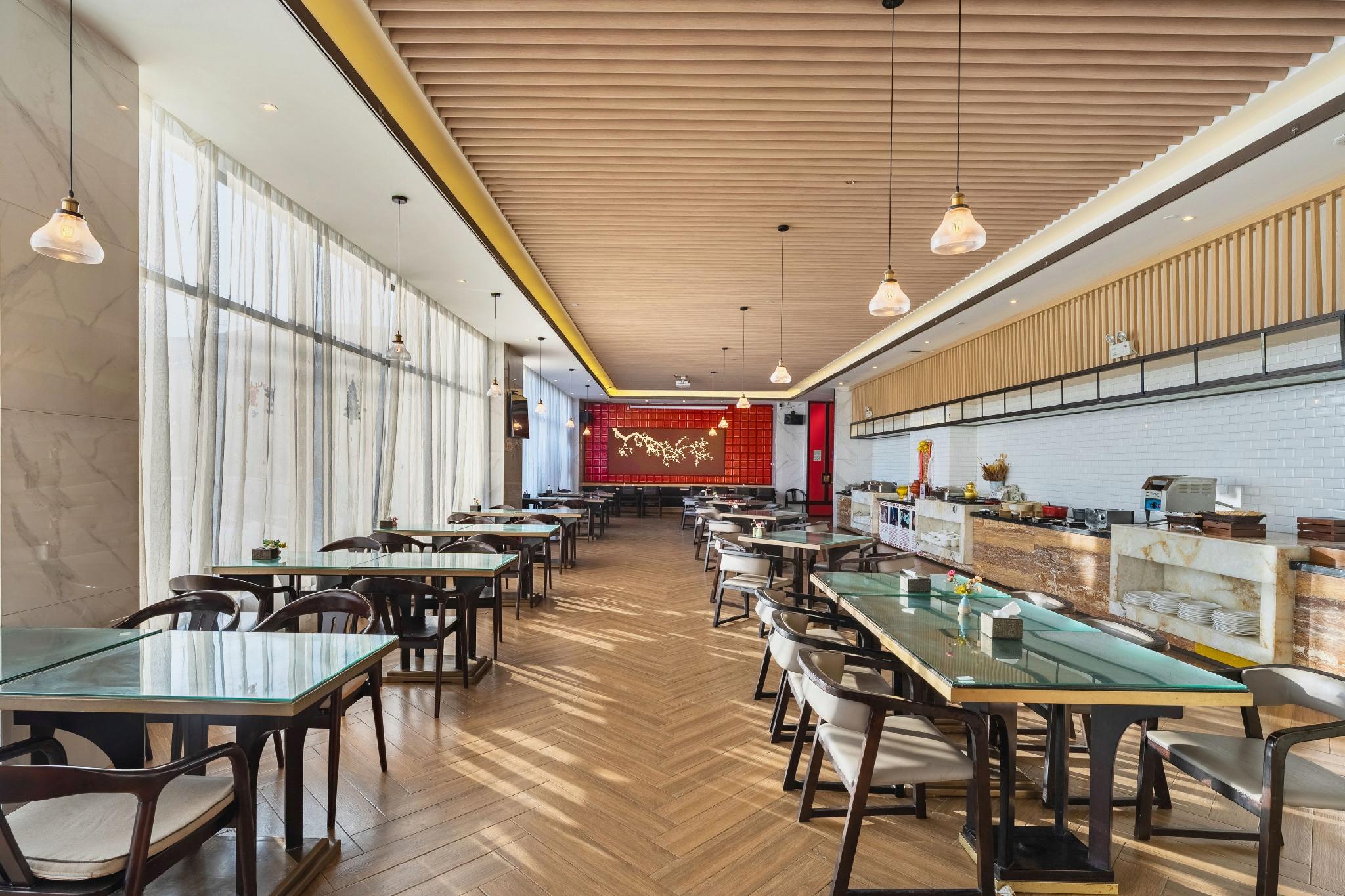Metropolo Jinjiang Hotel ((Shangri-La Songzanlin Temple) 45/60