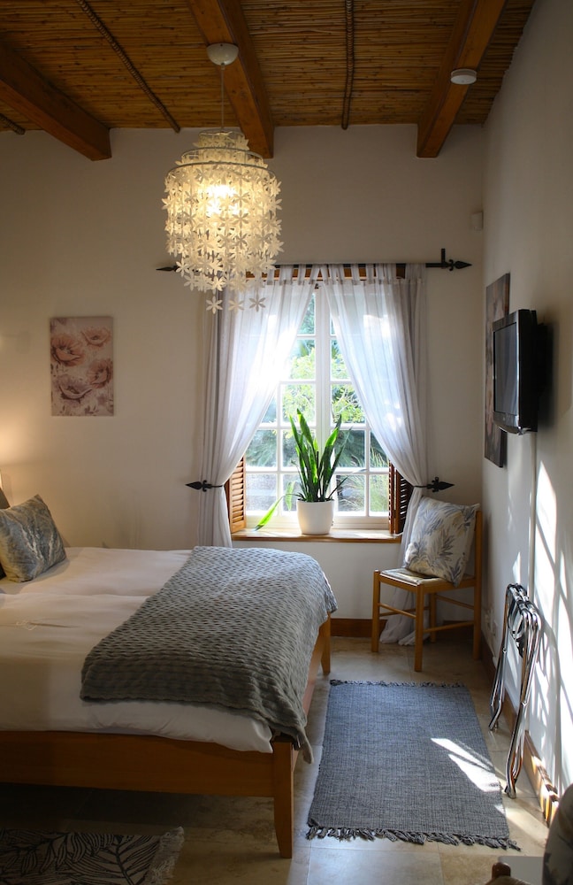 Rothman Manor Guest House 11/50