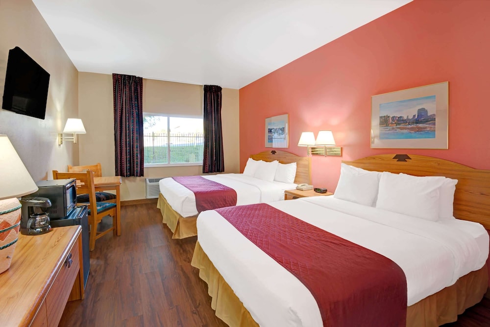 Days Inn & Suites By Wyndham Airport Albuquerque 8/38