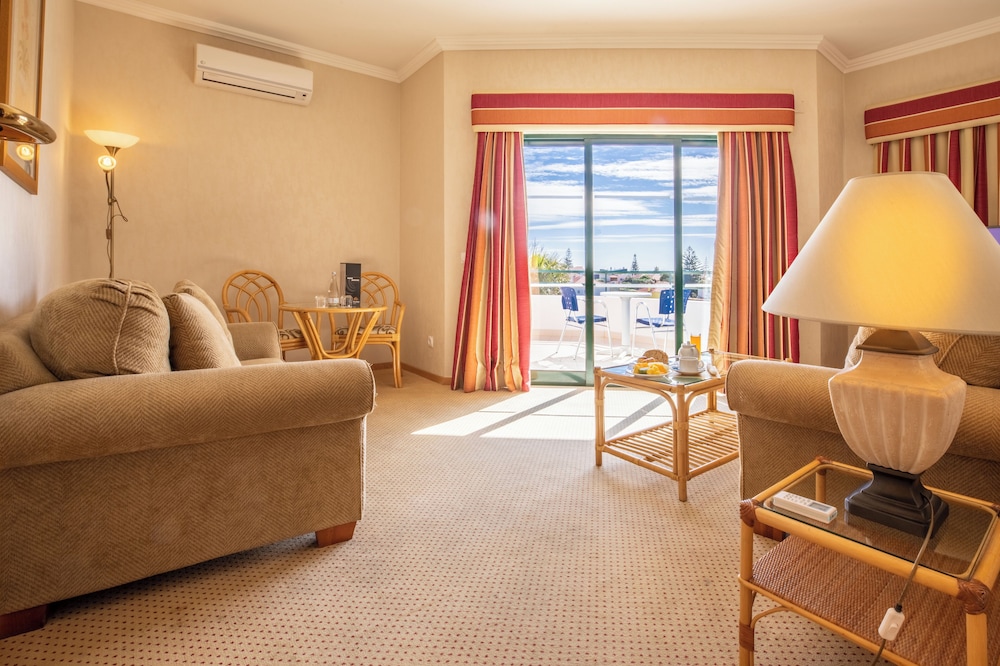 Riviera Hotel Carcavelos 35/50