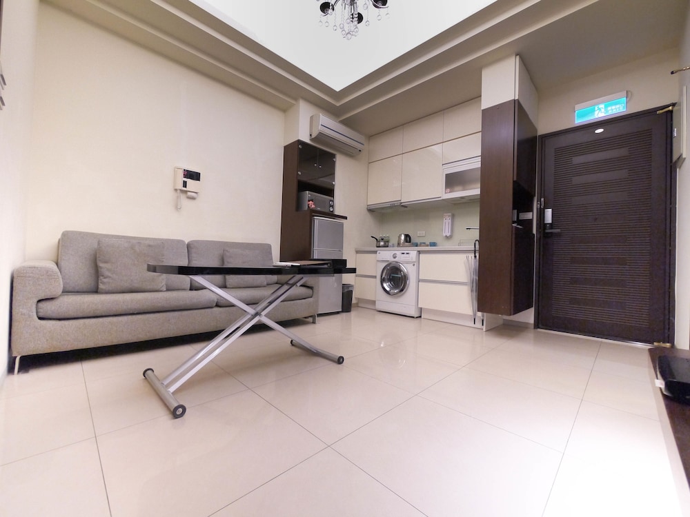 CH Service Apartment 27/48