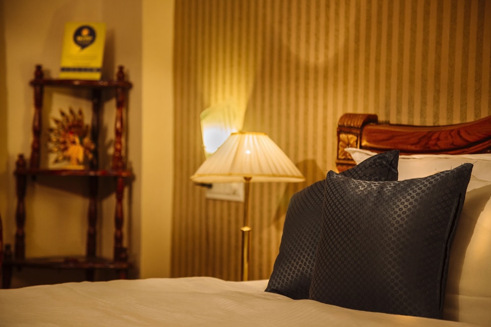 HOTEL MEENAKSHI 25/48