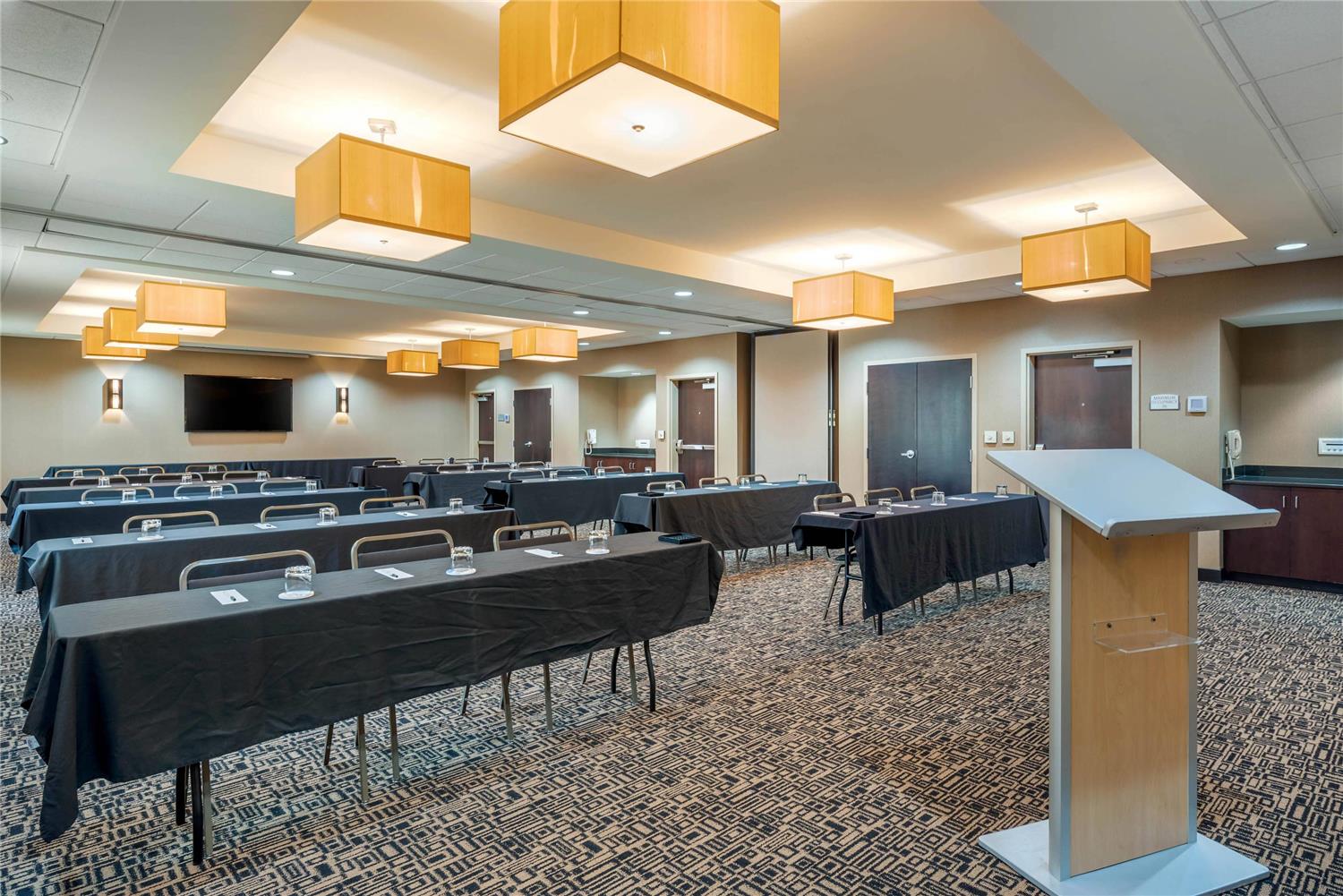 Cambria Hotel Akron - Canton Airport 39/41