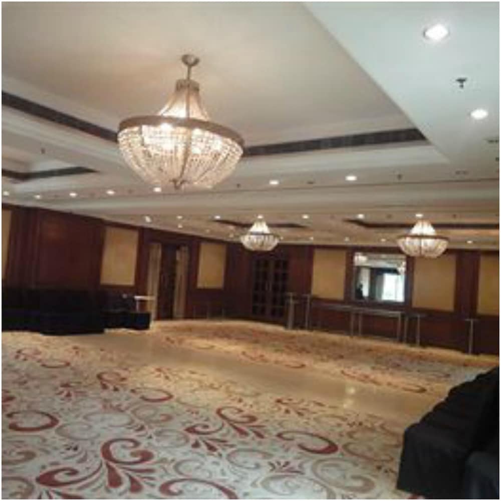 Radisson Hotel Varanasi 9/73
