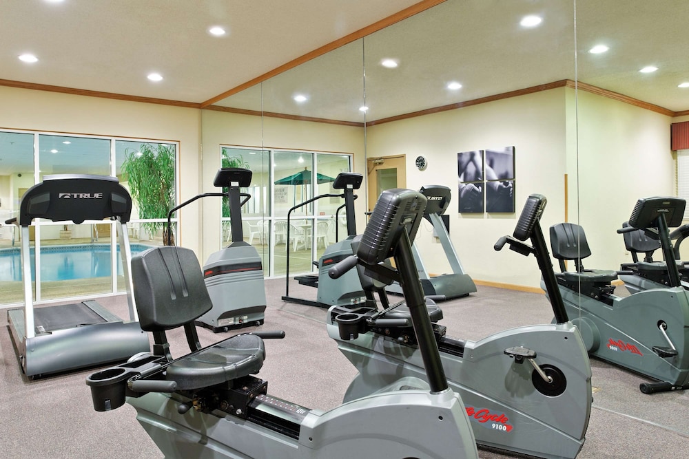 Country Inn & Suites by Radisson, Rock Falls, IL 6/18