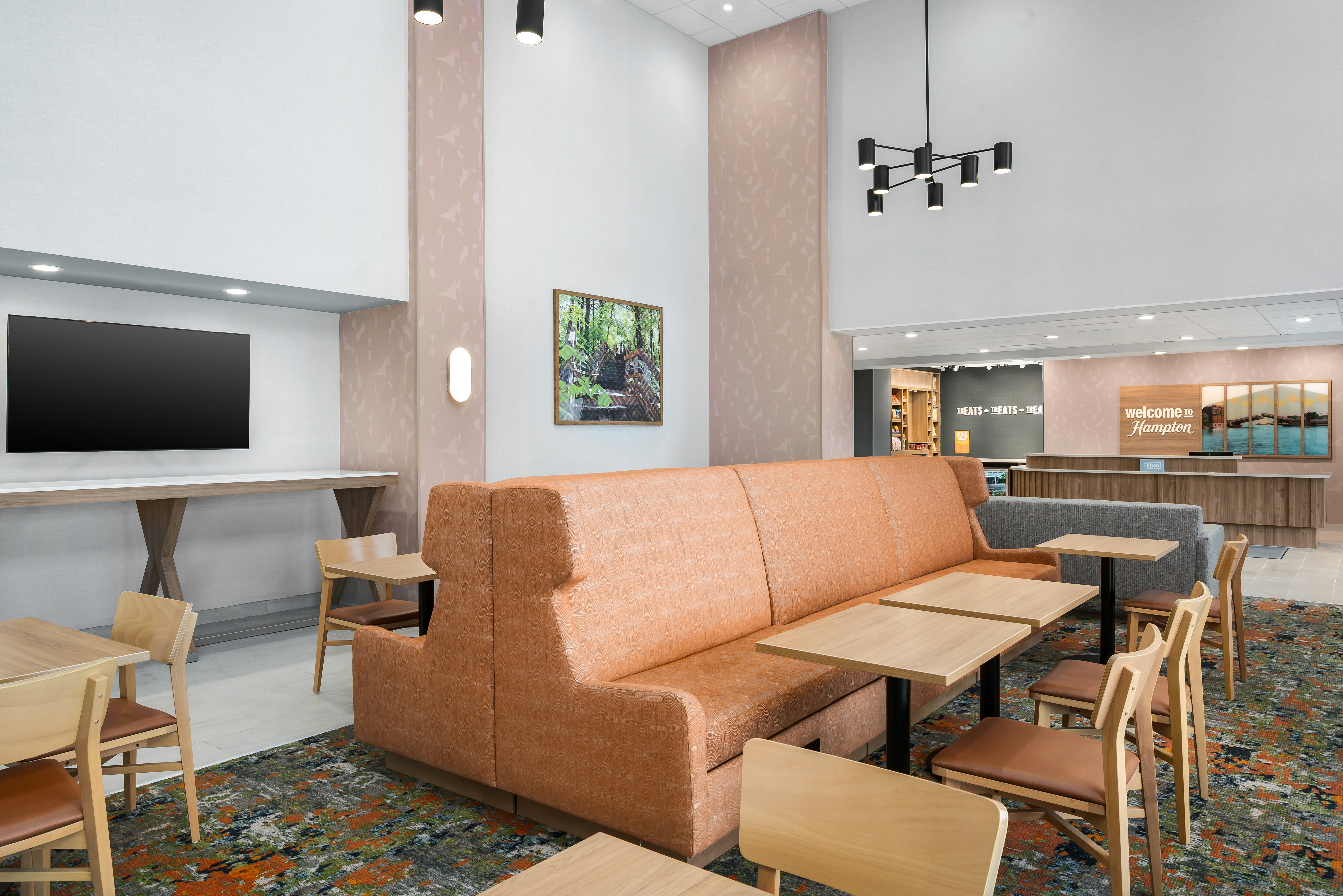 Hampton Inn & Suites Alpena 19/21