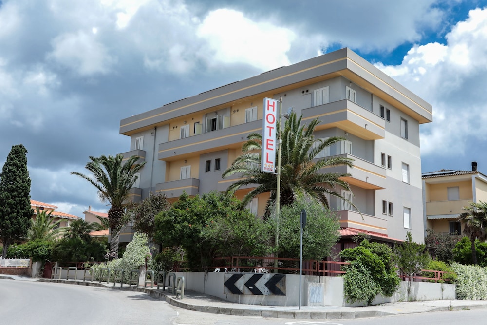 Mistral Hotel 54/62
