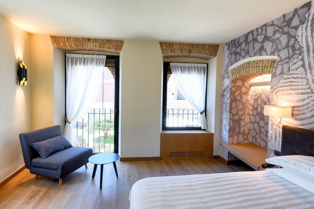 Hotel Castello Di Casiglio 51/79