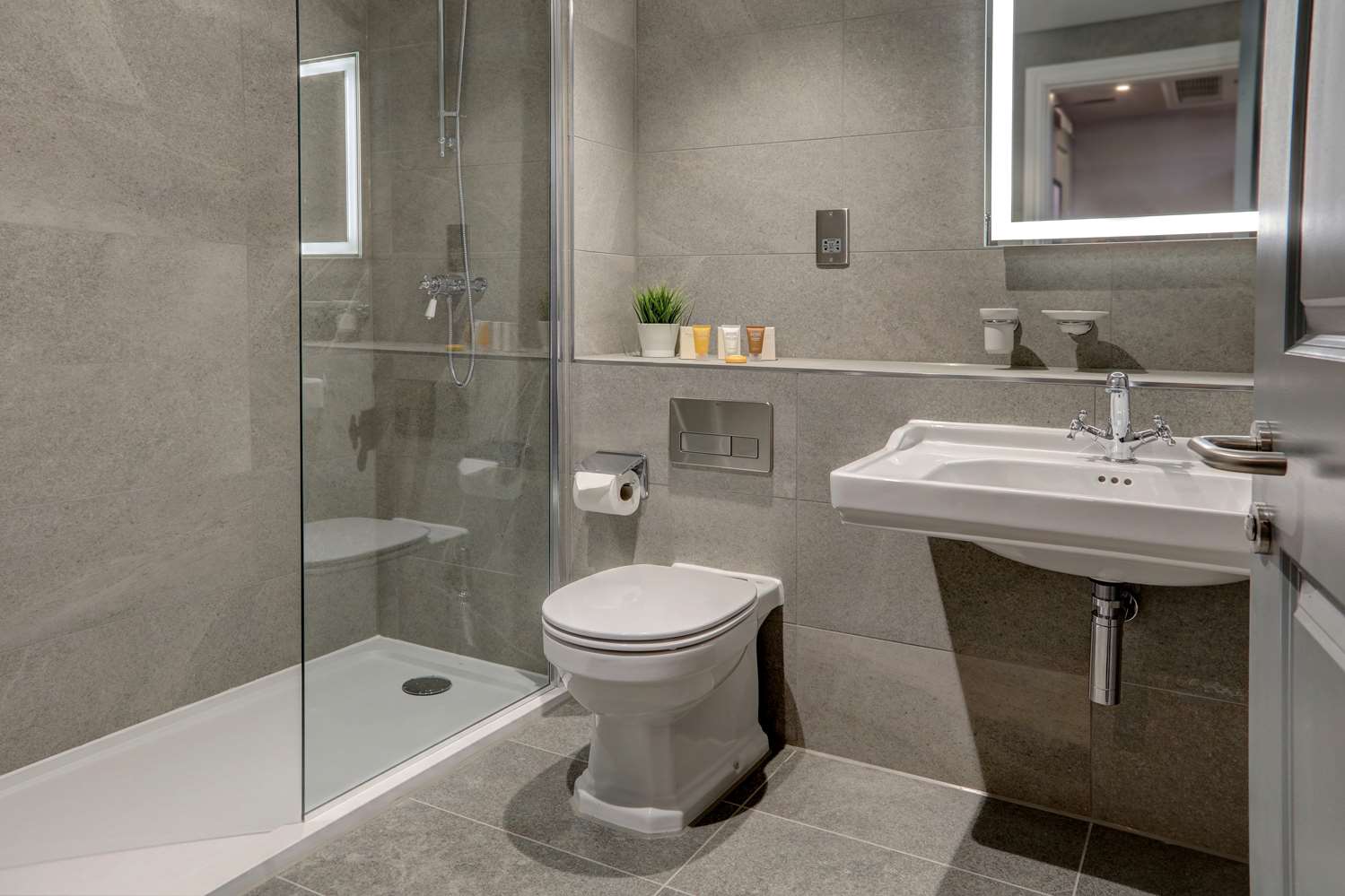 Best Western Plus Kenwick Park Hotel 46/48