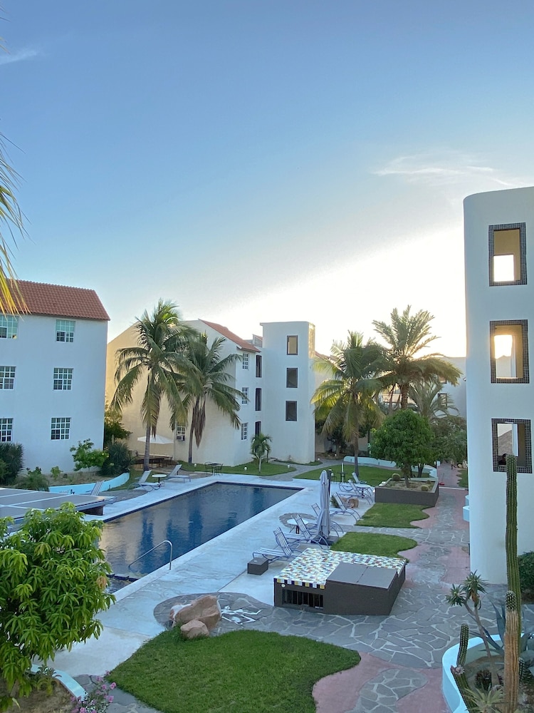 Santa Maria Hotel And Suites 38/47