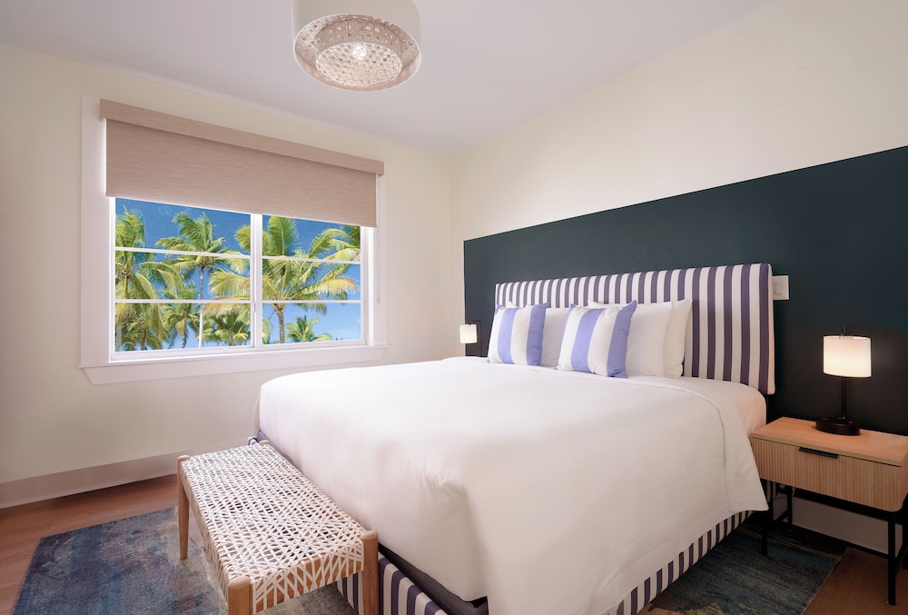 DELUXE, STUDIO, SUITE, KITCHENETTE