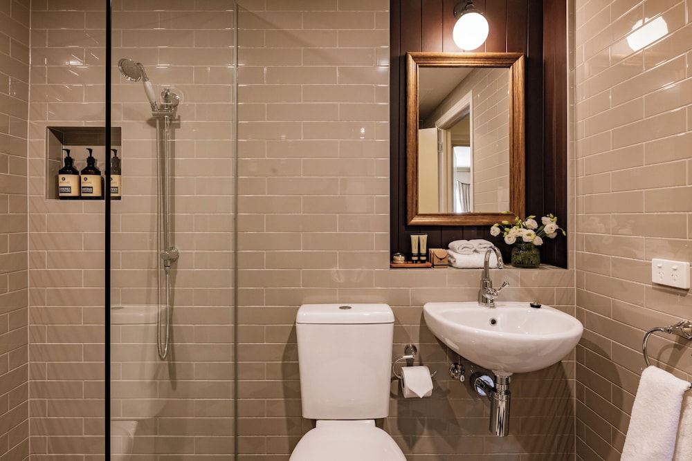Hadleys Orient Hotel 44/47