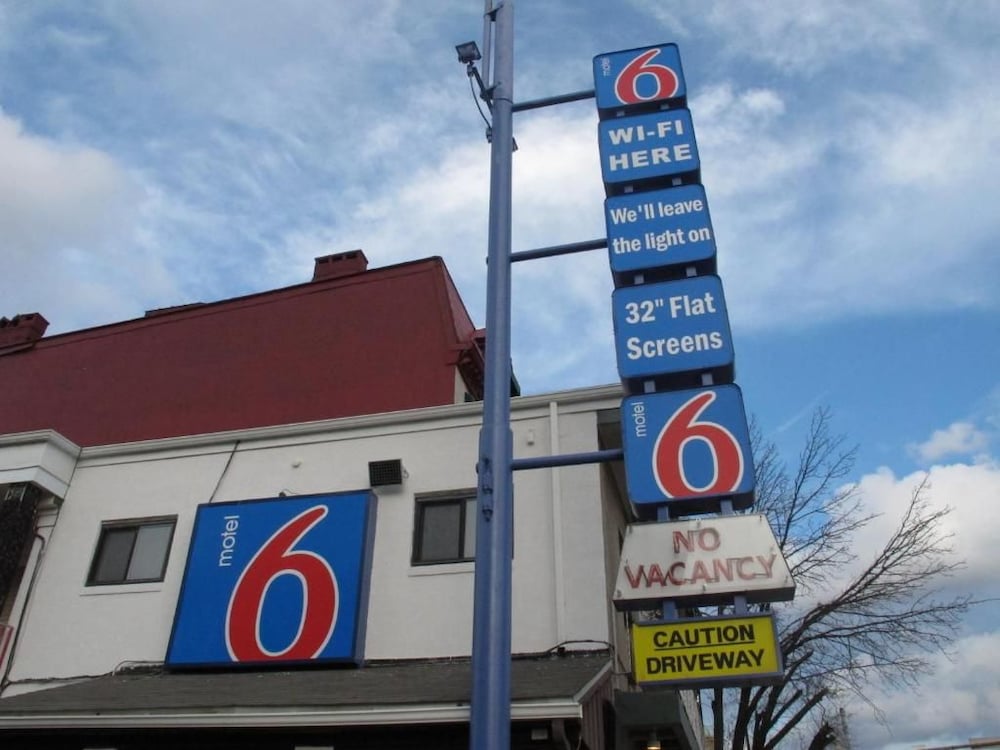 Motel6 Baltimore MD 8/44