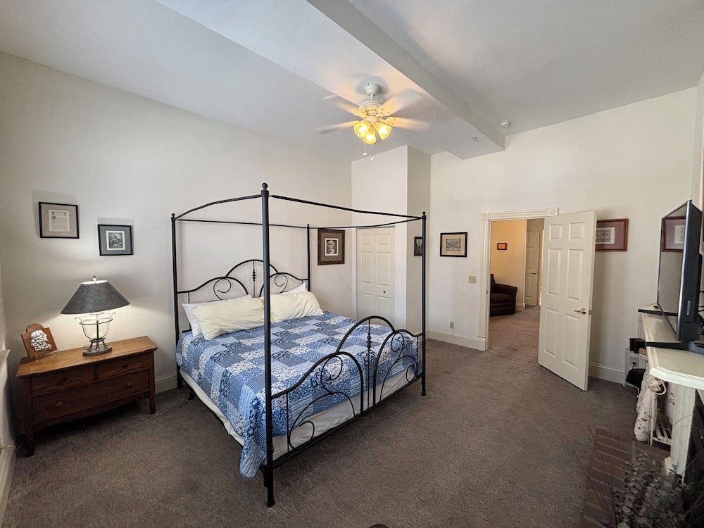 Hermann Crown Suites 17/75