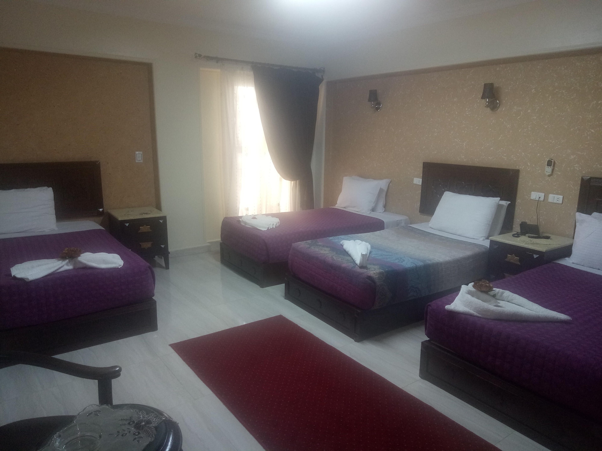 ROOM, QUADRUPLE