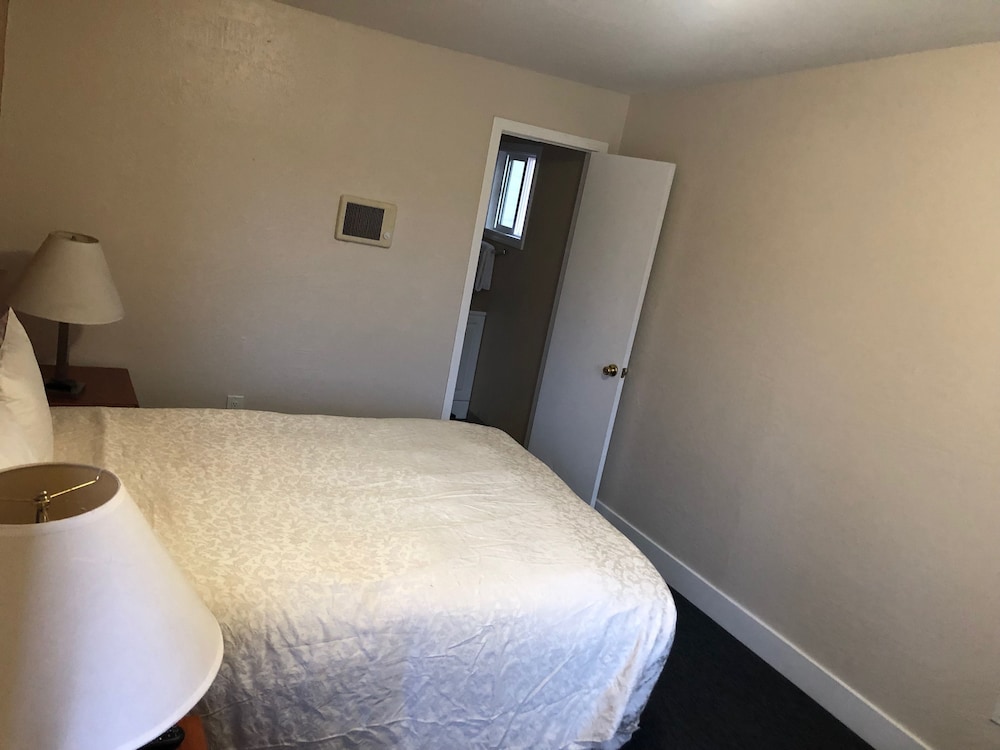 Motel6 Santa Cruz, CA 26/56