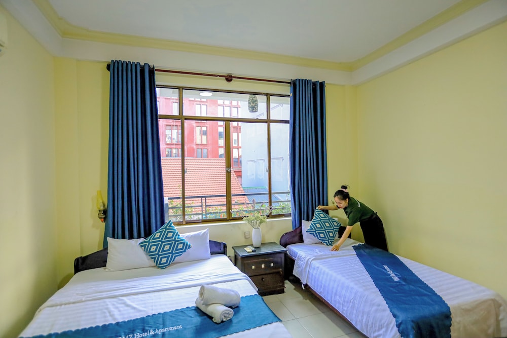 DELUXE, DOUBLE OR TWIN BED