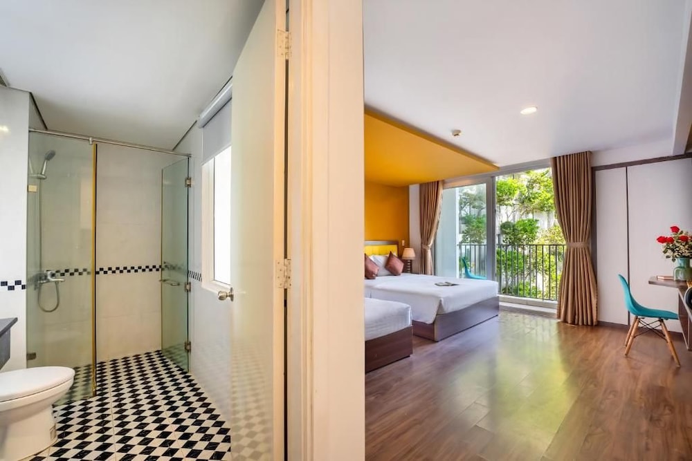 Rich Hotel 47/49