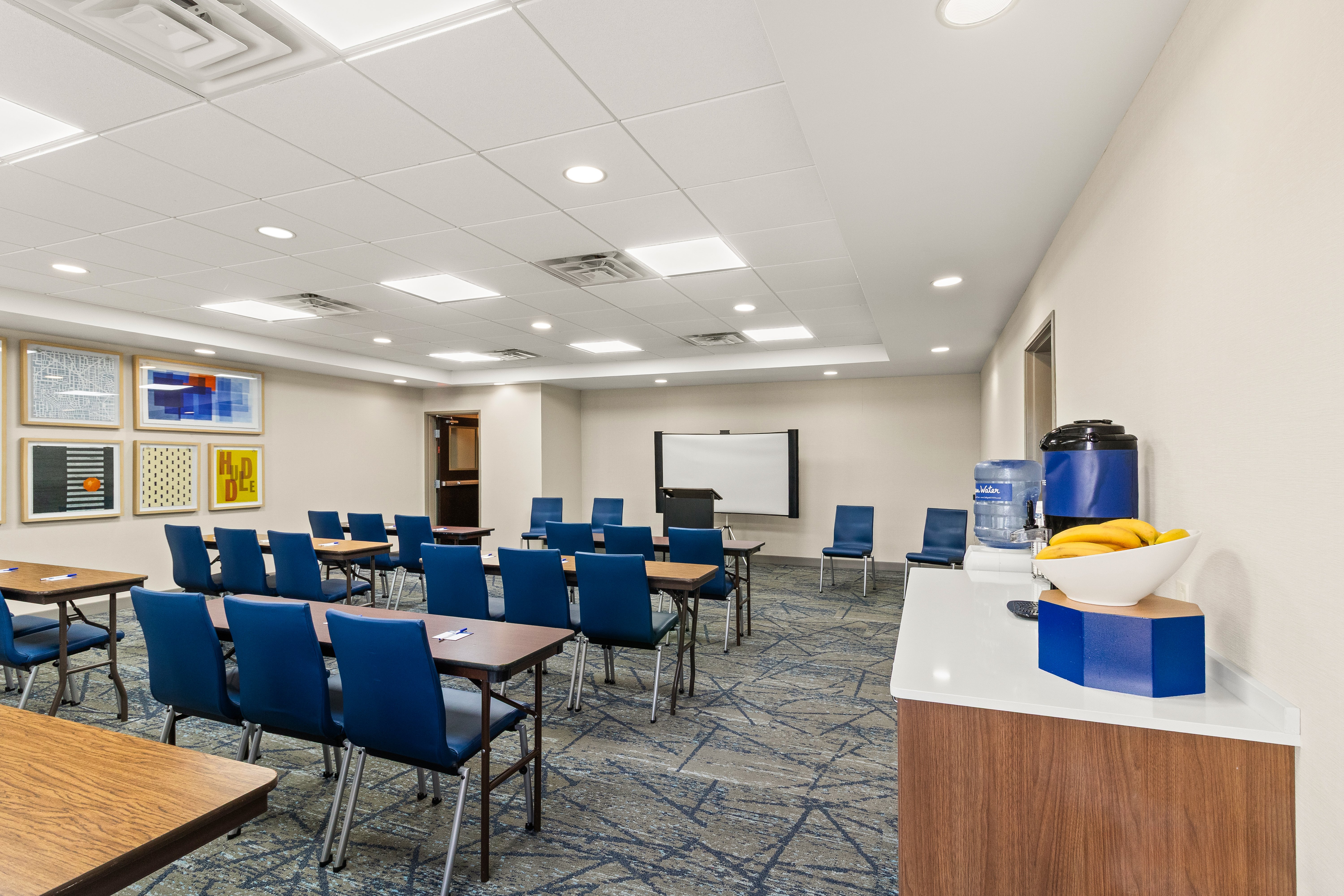 Holiday Inn Express Hotel And Suites Fairmont 58/64