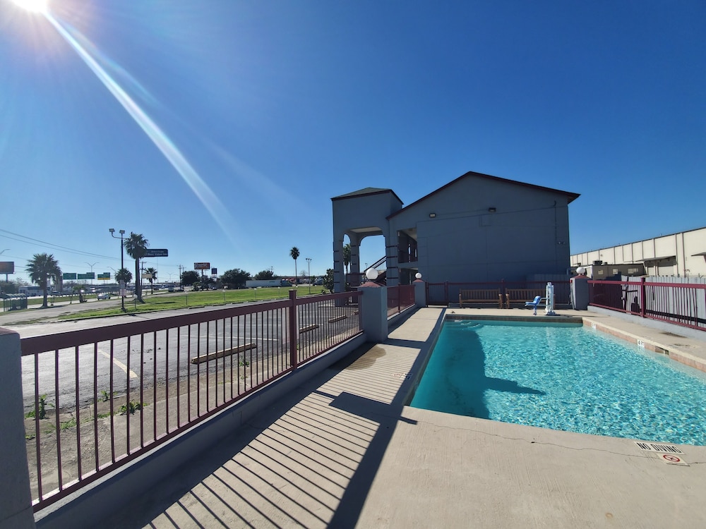 Americas Best Value Inn - Frost Bank Center 3/36