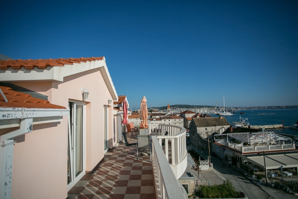Kaja - Right Next To The Beach 40/50