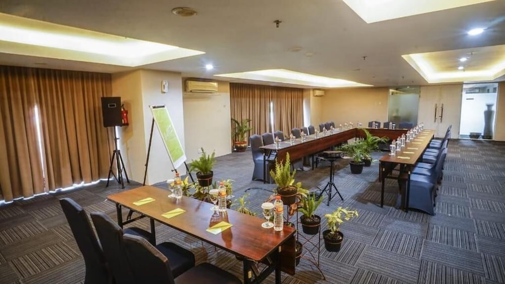 Whiz Hotel Pemuda Semarang 21/44