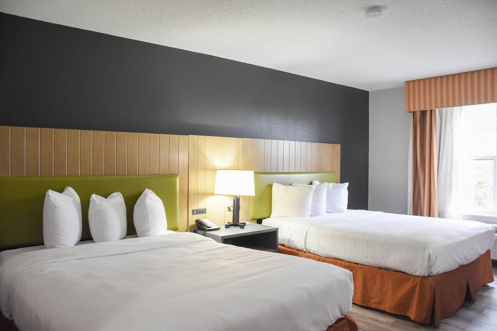 Country Inn & Suites by Radisson, Bloomington-Normal West, IL 18/56