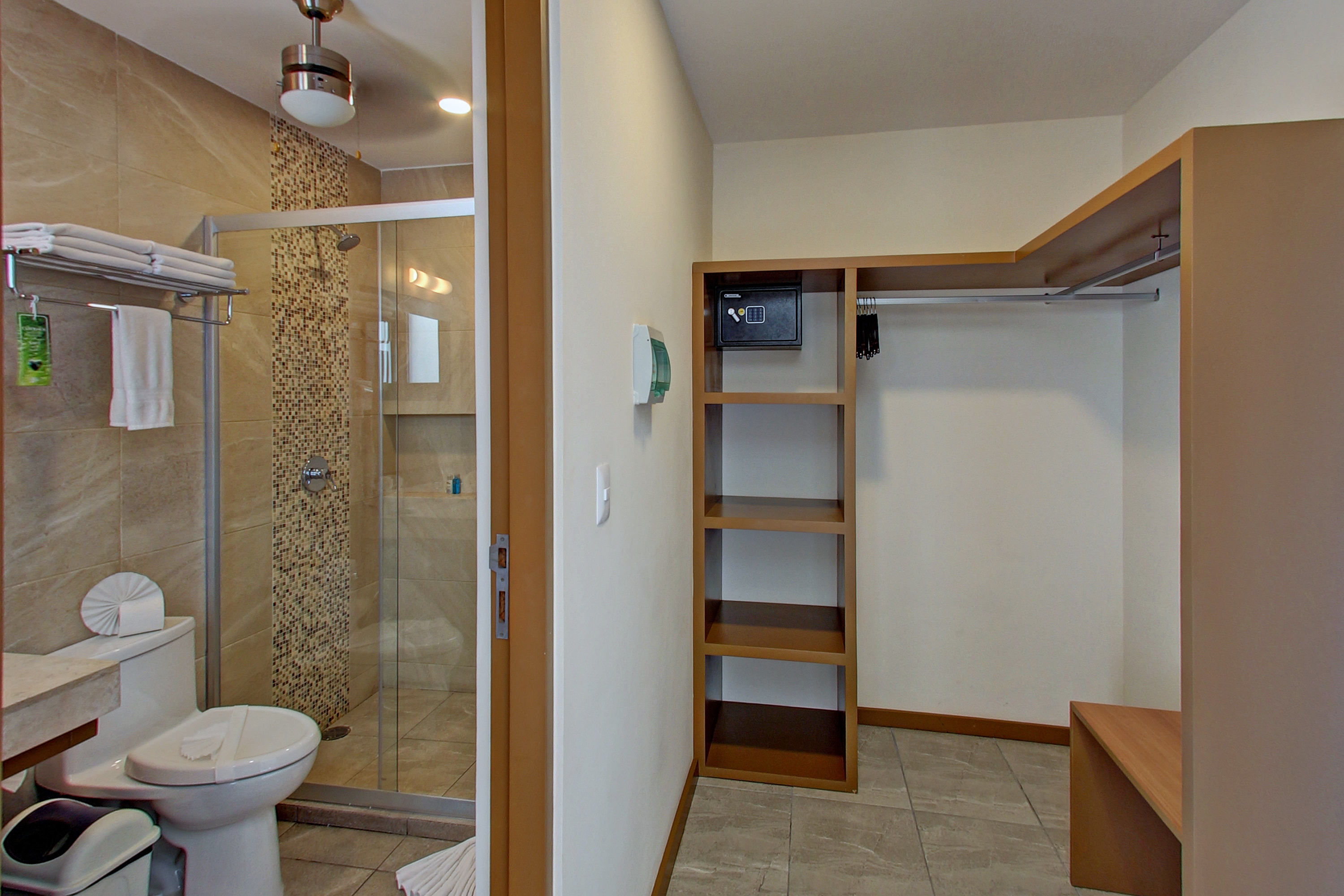 جناح ديلوكس بشرفة، Grand Fifty Suites 5/7