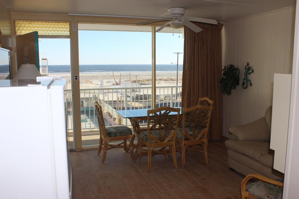 Paradise Ocean Front Resort 29/45